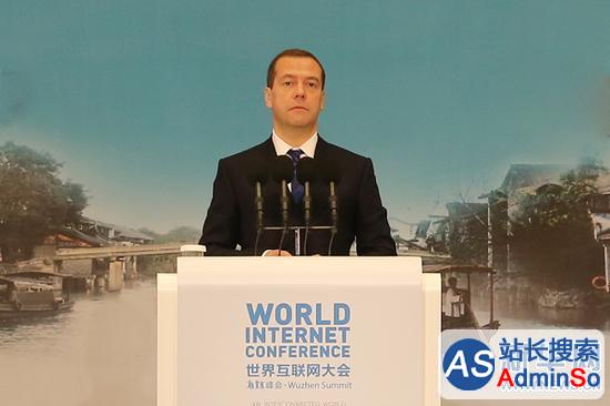 俄罗斯总理梅德韦杰夫出席第二届世界互联网大会开幕式并致辞。新华网祝立铭 摄